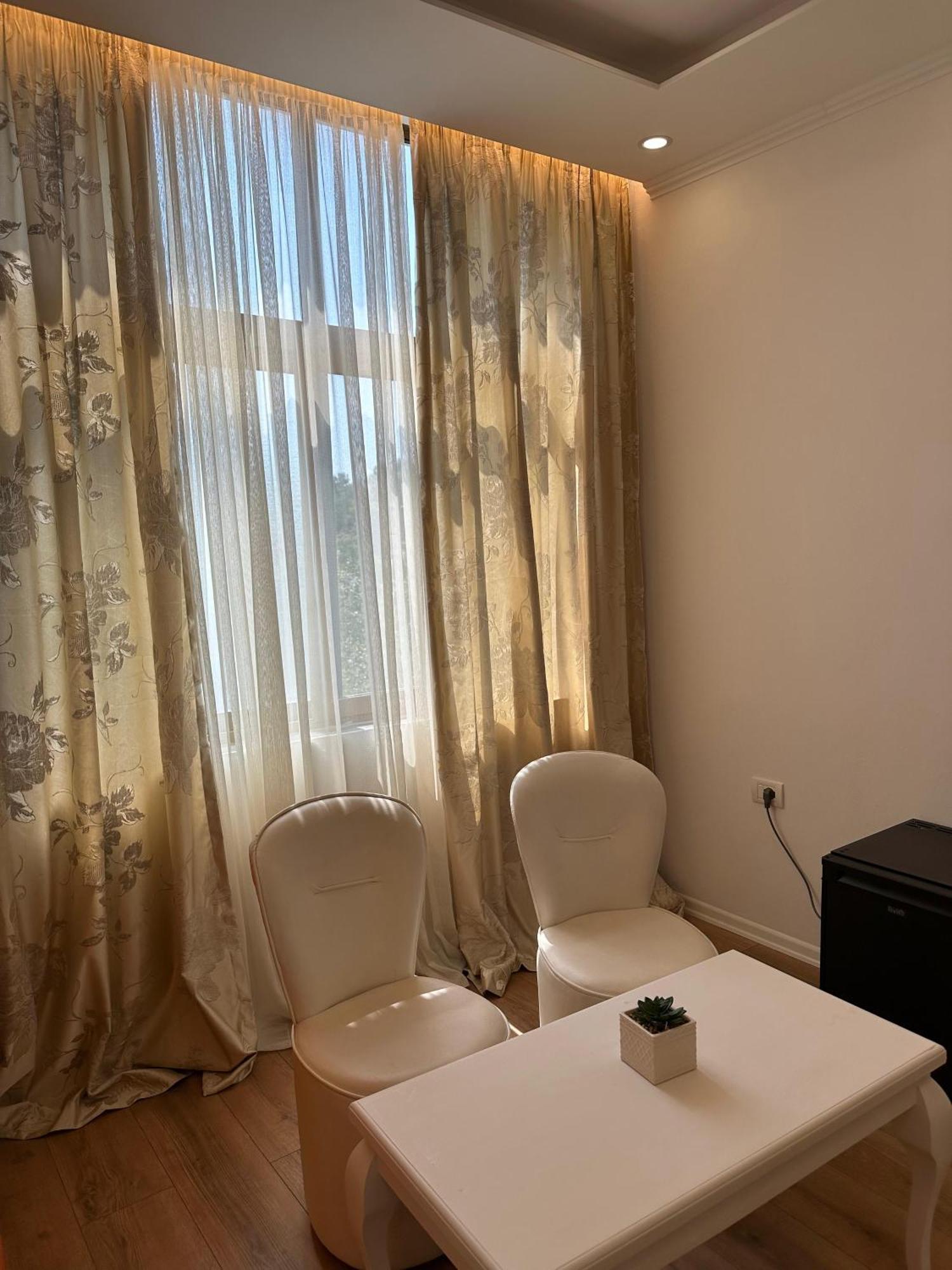 Hotel Arberia Тирана Экстерьер фото