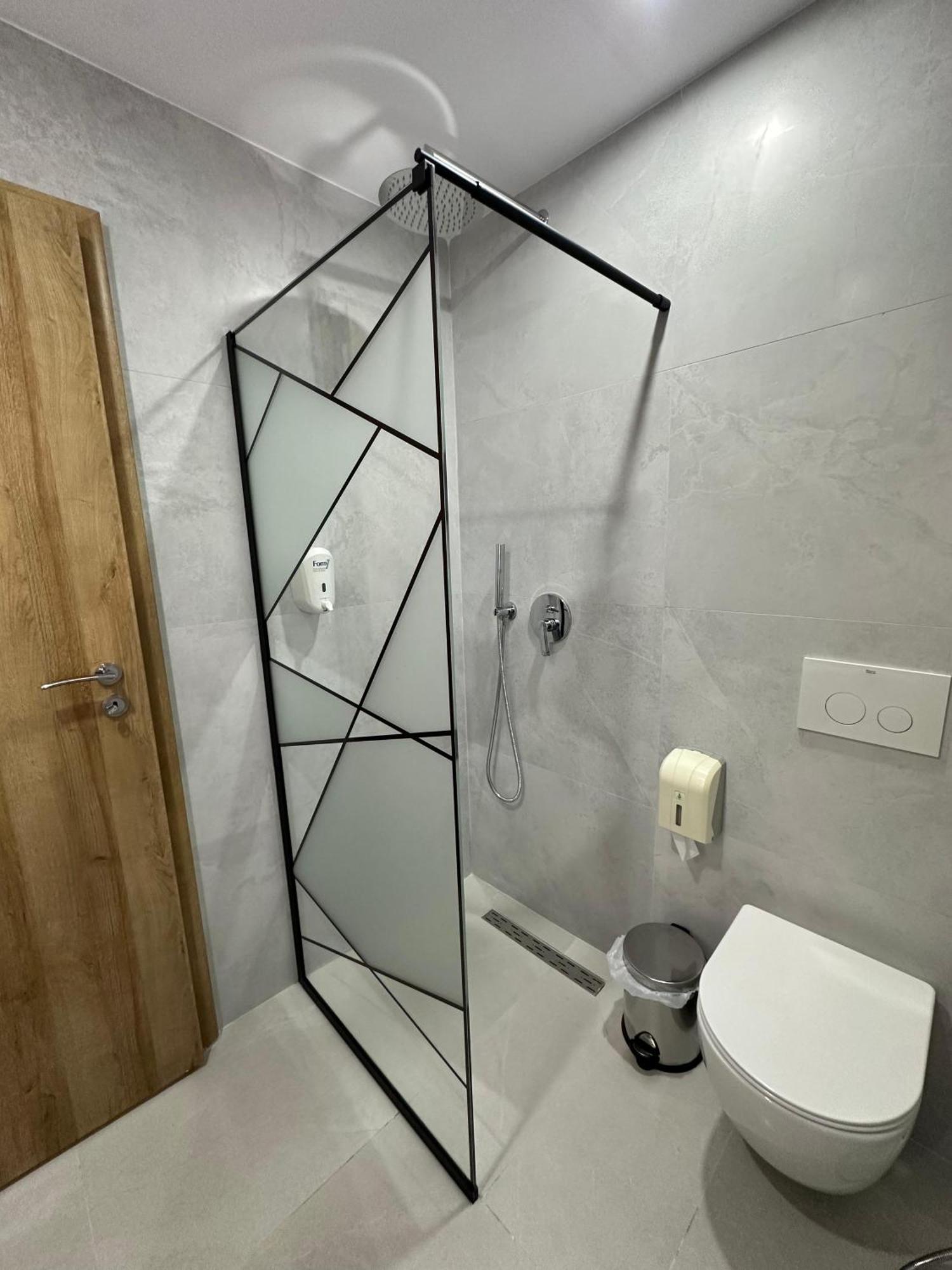 Hotel Arberia Тирана Экстерьер фото