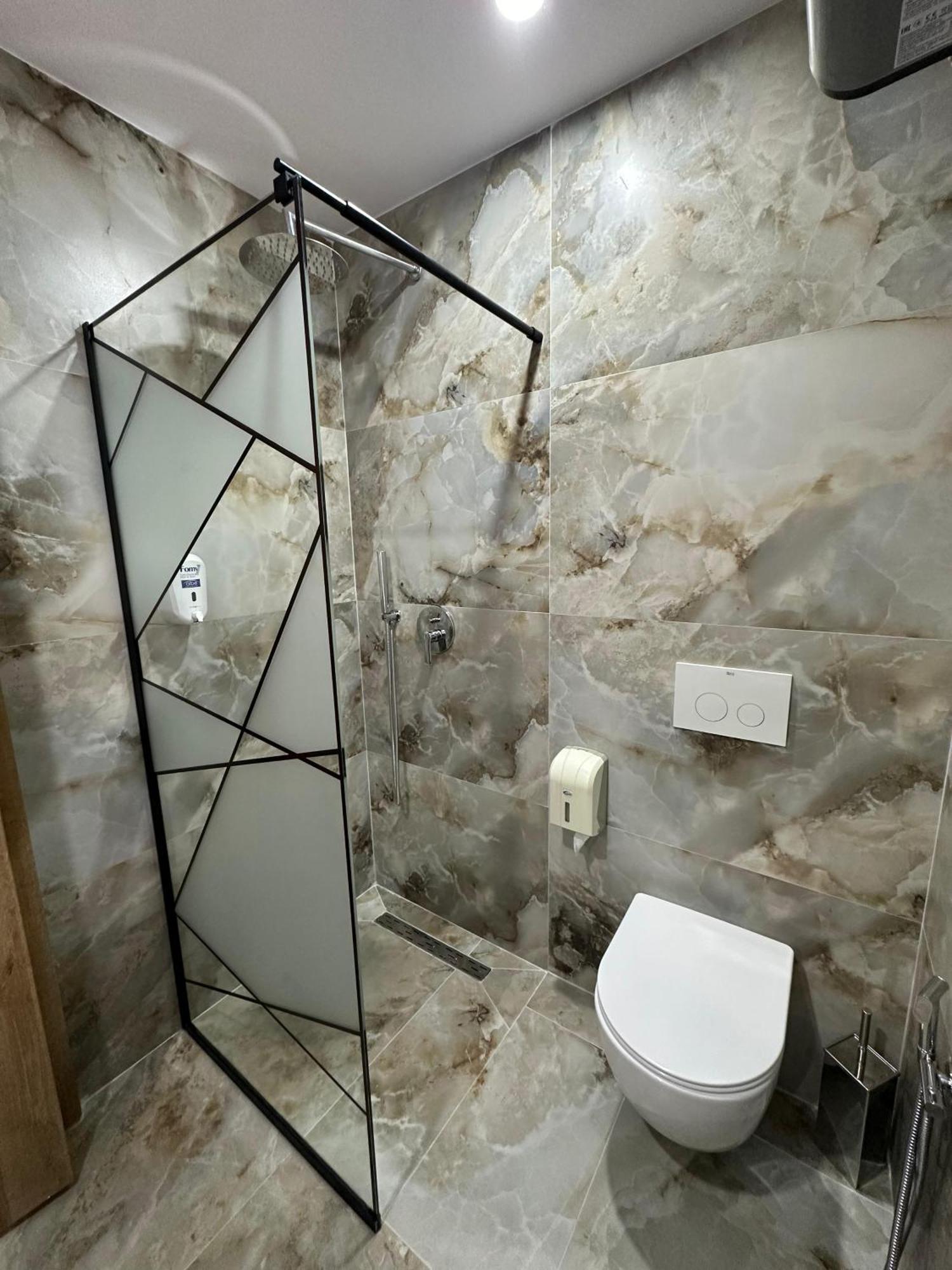 Hotel Arberia Тирана Экстерьер фото