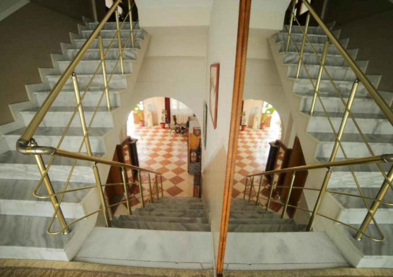 Hotel Arberia Тирана Экстерьер фото